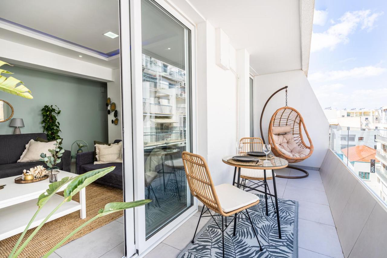 Beach Daze 1-Br Apt By Finikoudes Beach Larnaca Buitenkant foto